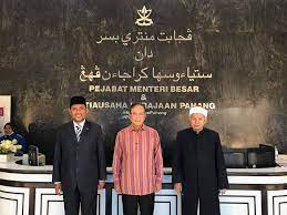 Pejabat menteri besar johor, aras 4, bangunan dato' jaafar muhammad, kota iskandar, 79503 iskandar puteri. Pahangmedia On Twitter Kuantan 27 Ogos 2020 Menteri Besar Pahang Yab Dato Sri Haji Wrosdyofficial Menerima Kunjung Hormat Menteri Di Jabatan Perdana Menteri Hal Ehwal Agama Yb Dato Drzul Albakri Di Wisma Sri