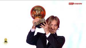 Croatul luka modrici este favorit la câștigarea trofeului. Cine A Castigat Balonul De Aur 2018 Luka Modric A Oprit Hegemonia Messi Ronaldo A Fost Visul Meu