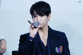 Bts's jungkook grew up in front of fans' eyes, both emotionally and physically. Jungkook Updates Auf Twitter Hq 151218 ì •êµ­ ë°©íƒ„ì†Œë…„ë‹¨ Jungkook Bts Bts Twt C Little Golden Https T Co 6uojcv6xdg Https T Co Ti6dsi7hgz