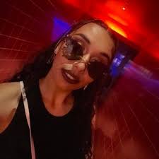 Karla Tavarez (@karlaa7_18)