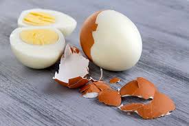Pero ¿cuántas veces hemos intentado cocer un huevo y se nos ha roto la cáscara durante la cocción? Trucos Para Cocinar Unos Huevos Cocidos Perfectos Recetinas