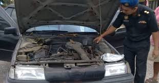 Benda semua pemilik 125z tahu,bukan rekaan.cuba kawan sya telah beli sebuah motor honda alpha cx110 yang baru & standard, tetapi kuat makan petrol hampir tiap2 hari nak isi lebih kurang 3 litre. Ditahan Sedang Isi Minyak Petrol Seludup