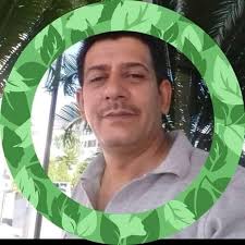 Lelaki Inggris bertanya: “Kenapa dalam Islam wanita tidak boleh jabat  tangan dengan pria?” Syeikh menjawab: “Bisakah kamu berjabat tangan dengan  ratu Elizabeth?" Lelaki Inggris menjawab: “Oh tentu tidak bisa! Cuma  orang-orang tertentu