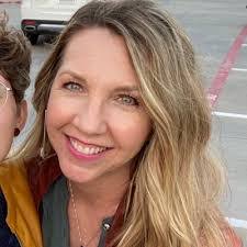 Amy Deering's Instagram, Twitter & Facebook