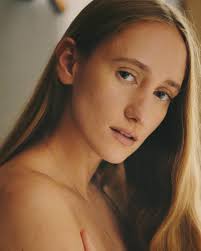 С Днем Рождения меня и мою мамулю❤️ Если будет возможность, напишите  @chigirevairina приятных слов🙏🏼 Ну ещё не забудьте поздравить Бреда  Питта, Кристину Агилеру, Билли Айлиш, Сию и Сталина👌🏼 Лучшая моя  фотосессия от @