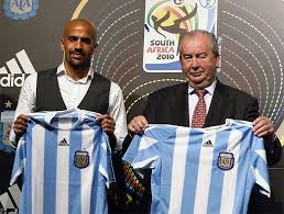 منتخب البرازيل على موعد مع تاريخ قد يصطدم بصخرة الأرجنتين. ØµÙˆØ± Ø·Ù‚Ù… Ù…Ù†ØªØ®Ø¨ Ø§Ù„Ø§Ø±Ø¬Ù†ØªÙŠÙ† Ù„Ø¹Ø§Ù… 2010
