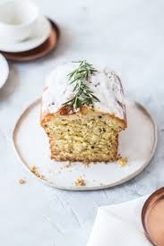 Dann mit rosmarin und zitrone garnieren. Zitronen Ingwer Rosmarin Kuchen Mit Gin Backbube