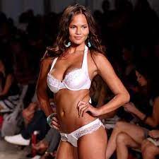 Maybe you would like to learn more about one of these? Celebrities In Underwear Photos Kate Hudson Emily Ratajkowski Heidi Klum And More