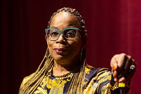 Spreading hope through humor — Markey patient, comedian shares her story