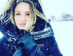 Stars brave the snow