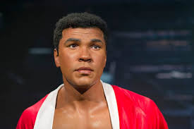 Liston'u yenerek dünya şampiyonu oldu ve zaferinin ardından müslüman olmak istediğini belirterek i̇slam dinine geçti. 90 Muhammad Ali Quotes On Being The Greatest 2020