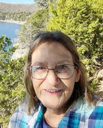 Anne Glenzer's Instagram, Twitter & Facebook