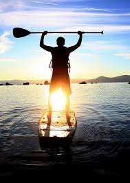 Prove Stand Up Paddling Vil Du Gi Noen Muligheten Til A Prove Kanskje Verdens Raskeste Voksende Vannsport Sup Er Lett A L Paddle Boarding Surfing Kayaking