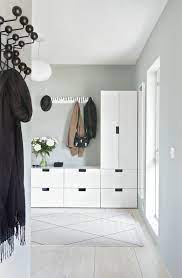 Wenn dir „ikea garderobe gefällt, gefallen dir vielleicht auch diese ideen. Flur Einrichten Garderobe Ideen Flurgarderobe In Weis Weise Rosen Home Decor Bedroom Minimalist Home Minimalist Entryway