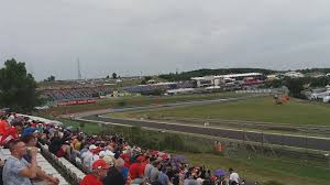 A 18 éven aluli jegytulajdonosoknak nem kell karszalag, de ők csak abban az esetben léphetnek be a hungaroring területére, ha kíséri őket egy másik, 18 éven felüli magyar állampolgár vagy lakos, akinek van karszalagja. Hungaroring F1 Grand Prix 2019 Fp3 Silver 5 Youtube