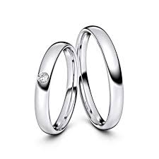 Weißgold als material für trauringe hat eine eher silberne optik, hat aber einen wichtigen vorteil, es dunkelt anders als silber nicht nach. Trauringe Bornheim 750er Weissgold 9896 Juwelier Schmuck