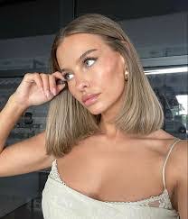 Phoebe Carr's Instagram, Twitter & Facebook