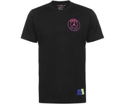 Hits of red, navy, and gold nod to the colors of the football club. Nike Man T Shirt Paris Saint Germain Logo Cv3402 Black Ab 30 75 Preisvergleich Bei Idealo De