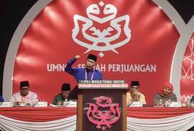 Upacara menaikkan bendera perhimpunan agung umno 2019. Umno Mahu Dapatkan Semula Aset Yang Dipegang Penama Utusan Borneo Online