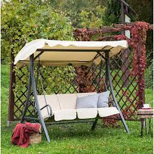 Eine hollywoodschaukel ist eine an einem freistehenden gerüst oder rahmen angebrachte und meist überdachte gartensitzbank aus holz oder metall, zumeist mit aufgelegten polstern, die leicht in schaukelbewegung versetzt werden kann. Garten Living Hollywoodschaukel Bora Mit Gestell Bewertungen Wayfair De