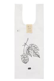 En hederlig ipa (india pale ale) bygger på att alkoholhalten ska vara minst 5%, för att klara sjöresan mellan england och indien. Pin Pa Sewing