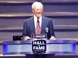 A total of 58 individuals have been inducted into the nascar hall of fame. Die Nascar Woche Tony Stewart Und Co In Der Hall Of Fame