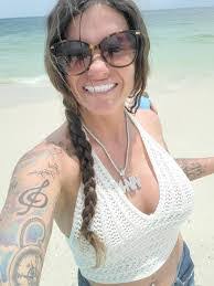 Dina Buchanan's Instagram, Twitter & Facebook