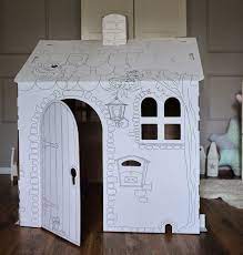 En utilisant du carton, des roues recyclées, beaucoup de colle, des tonnes de créativité et un peu de connaissances en électronique, cette création ne vous prendra pas toute la journée. Comment Faire Une Cabane En Carton Conseils Et Photos