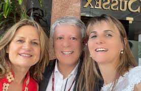 Que honor y que bendición ser parte de este Team de lujo! Profesionales de  un nivel académico, humano y profesional enorme! Gracias por existir!  Regrese con el corazón y mi cerebro explotado