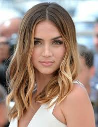 Comment choisir sa coupe de cheveux ? 1001 Idees Pour Une Coiffure Pour Visage Ovale Les Looks Du Moment Qui Vous Sublimeront