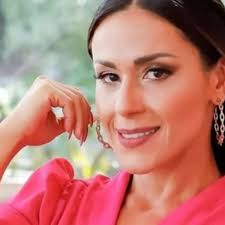 Apresentadora Nadja Haddad dá a luz e revela que gêmeos estão na UTI