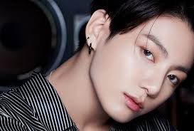 7인조 보이그룹 방탄소년단의 멤버이며 메인보컬과 리드댄서, 서브래퍼를 맡고 있다. ìŒì•…ìœ¼ë¡œ í–‰ë³µí•˜ì…¨ìœ¼ë©´ ë°©íƒ„ì†Œë…„ë‹¨ ì •êµ­ ê°•ë ¬