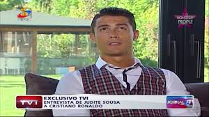 Elle pleure au bout du fil et le supplie, a expliqué un proche de la jeune femme au daily mail. Cristiano Ronaldo Il Donne Des Indices Sur La Mere De Son Fils Video Dailymotion