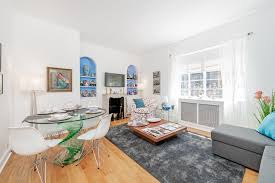 2 116 Reeves Mews 2 Bedrooms 1 Bath It Doesn T Get Any Better Than Visiting London And Staying In A Perfect Two Be London Vacation Rentals Bedroom Two Bedroom