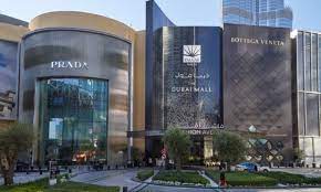 The mall is situated at the downtown dubai, a massive development that also includes the world's tallest building, numerous hotels, plus. Dubai Mall Was Das Grosste Einkaufszentrum Der Welt Besonders Macht Online Outlet Warenhaus De