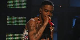 During the performance, kid cudi wore a floral dress, which many pointed out as a tribute to the late kurt cobain. Sg 4vj1islp8om