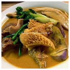 2 pounds oxtail, cut in 1″ thickness 1 pound beef tripe (tuwalya), pressure cooked, cut into 2″ squares (optional) 1/2 pound string beans, sliced in 3″ lengths 2 pcs. Kare Kare Recipe