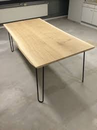 eiken houten blad met dunne stalen poten by lok living facebook tafels houten tafel meubels