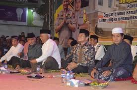 Ditulis oleh khaerul anwar 31 desember 2017 tambah komentar edit. Kh Anwar Zahid Mengajak Masyarakat Merajut Kembali Persaudaraan