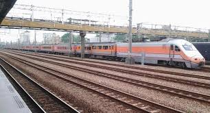 Mulai sekarang, tinggalkan peramban sistem lama dan alat rumit yang rumit, dan jelajahi google, twitter, dan facebook secara langsung dengan satu klik. å°ç£éµè·¯å®¢è»Šä¹‹ä¸€ æŽ¨æ‹‰å¼ è‡ªå¼·è™Ÿ æ¯æ—¥é ­æ¢