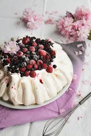 Pavlova Aux Fruits Rouges Aime Mange Recette Pavlova Alimentation Recettes Sucrees