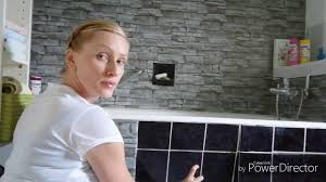 Ihr mittel der wahl war eine spezielle fliesenfarbe (auch: Badezimmer Makeover Diy Fliesen Mit Folie Bekleben Youtube