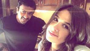 Jun 30, 2021 · الفنانة هدى الأتربي عبرت عن سعادتها بالتعاون مع ليلى علوي و ياسمين عبد العزيز وأحمد العوضي، بالإضافة إلى استمتاعها بكواليس فيلم ماما حامل. Ø§Ù„Ù‚ØµØ© Ø§Ù„ÙƒØ§Ù…Ù„Ø© Ù„Ø§Ø±ØªØ¨Ø§Ø· ÙŠØ§Ø³Ù…ÙŠÙ† Ø¹Ø¨Ø¯Ø§Ù„Ø¹Ø²ÙŠØ² ÙˆØ£Ø­Ù…Ø¯ Ø§Ù„Ø¹ÙˆØ¶ÙŠ