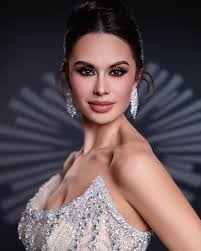 Antonia Richards's Instagram, Twitter & Facebook