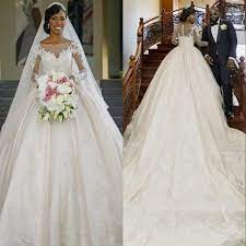 Brautkleider prinzessin verwandeln dich formvollendet und edel in eine wunderschöne prinzessin wie aus dem dabei kommt der üppige, breit ausgestellte reifrock besonders königlich zur geltung. Grosshandel Klassische Konigliche Ballkleid Brautkleider Crystals Ruschen Applikationen Illusion Langen Armeln Kathedrale Plus Grosse Elegante Konigin Brautkleider Von Officesupply 164 58 Auf De Dhgate Com Dhgate