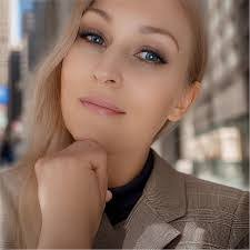 Elli Ackermann's Instagram, Facebook & TikTok