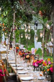 I've been taking full advantage of my backyard (a true luxury coming from nyc!) and hosting tons of bbqs and outdoor dinner parties. Gorgeous Outdoor Dinner Party Glitter Inc