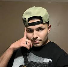 How much battery life is left in a Tesla after 4 days in airport parking  without nightly charging?