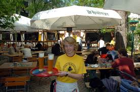 Die gosenschenke ohne bedenken wurde 1986 wieder eröffnet und ist praktisch ein historisches gasthaus mit biergarten, in dem original gose, ein obergäriges bier, wie es schon vor über 1000 jahren in goslar gebraut wurde, ausgeschenkt wird. Gosenschenke Biergarten In 04155 Leipzig Alle Biergarten In Sachsen Biergartenfreunde