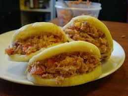 Arepas Bocadillos De Masa De Maiz Rellenos De Carne Queso O Pescado Colombia Venezuela Arepas Cocina Colombiana Comida Colombiana